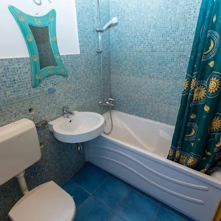 House Eva, Hotell 3*